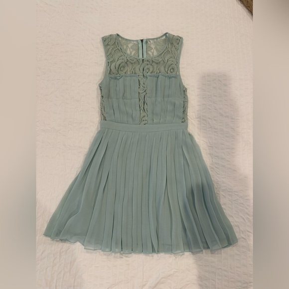 BCBGeneration Dresses & Skirts - BCBG Mint Color dress size 4 Small